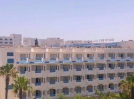 Appartement S+2 vue mer 20 mètres pieds dans l'eau, מלון בפורט אל קנטאווי