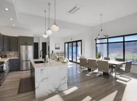 CR 1592 -- Contemporary Luxury - Pool-Spa - Scenic Golf Views