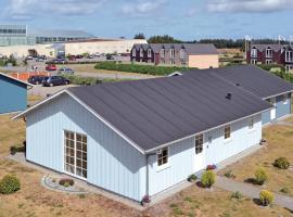 Awesome Home In Nrre Nebel With Indoor Swimming Pool, casa de férias em Lønne Hede