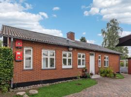 Cozy Home In Brkop With Kitchen, hotel in Børkop