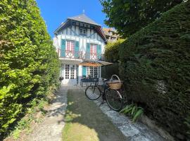 Villa normande - Les Crapauds Fous, cheap hotel in Deauville