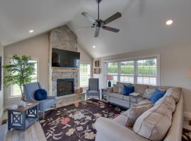 Gorgeous Ronks Retreat Patio, Grill and Fireplace!, budgethotell i Ronks
