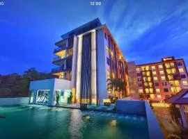 Wow 2 Br Apt Seaview, Pool, Gym, walk to beautiful Nai Yang Beach