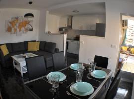 Spacious, 2 BR/2 BA, 3 Min walk to the beach