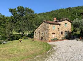 Casa in pietra bio architetture/Bio stone house, alojamento para férias em Schignano