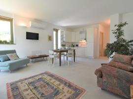 Apartment Sabbia Alpina-2 by Interhome, hotel s parkiriščem v mestu Traona