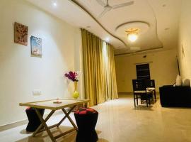 ATULYAM STAYS SUSHANT GOLF CITY LUCKNOW, holiday rental sa Lucknow