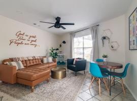 Downtown Lonestar Bungalow at Beer Ranch Project, pet-friendly hotel in Wimberley