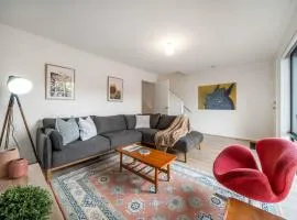 Poppy on the Lane - Experience City-fringe Charm