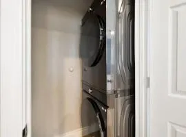 Stylish 3 Bedroom With Tons of Games and 85 Inch TV