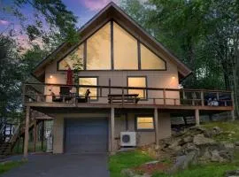 Poconos Chalet newly renovated, great location home