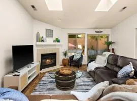 Cozy Tacoma Home with Patio, Walk to Beach!