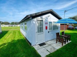Two Hoots Chalet, cabana o cottage a Mundesley
