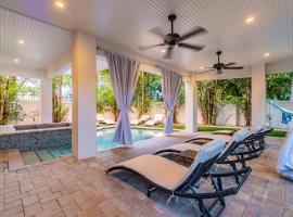 Playa Esmeralda Vacation Home Up To 14 People, villa in Bradenton Beach