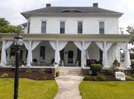 Cozy Turret Room at Nottingham Place in Wise with Plush Queen Bed, Private Detached Full Bath