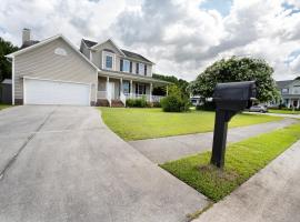 Beautiful home near Marine Corps base, hytte i Jacksonville