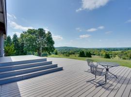 Spacious Virginia Retreat with Deck and Scenic Views!, hotel with parking in Leesburg
