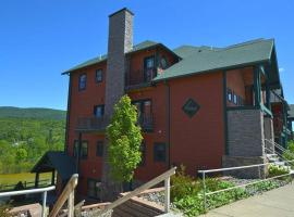 Massive LUX 3BR Ski ON/OFF Condo on MTN.Sleeps 12!, family hotel in Hunter