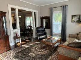 Blueberry Bungalow - Locally Run! Enjoy our PS5!