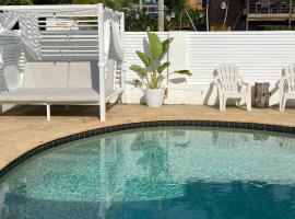 600m to Beach, Family Entertainer, Aircon, Pool & Pizza oven, hotell i Maroochydore