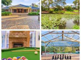 Dural Luxury Dural Escape: 5BR House with Pool & Games, hotel din Dural