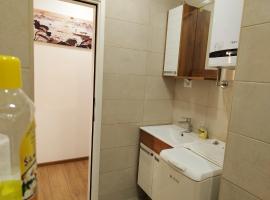 Apartman Djuras 1: Mali Mokri Lug şehrinde bir otel