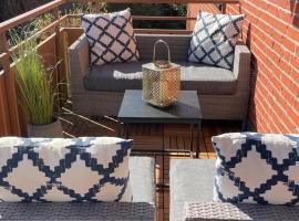 HAPPY PLACE mit Sonnen-Balkon und Stellplatz nur 400 m zum Strand, hotel u gradu Šarbojc