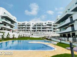 Luxe Appartement Orihuela Costa - Villamartin -Aire Residencial - green and pool view، فندق جولف في أوريويلا كوستا