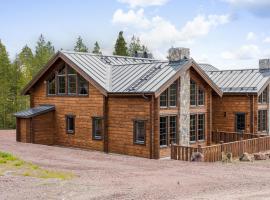 Newly built cottage near skiing and golf in Idre, Dalarna, hotell i Idre