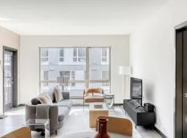 Bellevue 2br w yoga studio nr restaurants SEA-628