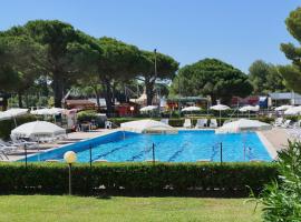 ISA-Residence with swimming-pool in Marina d Bibbona at only 300 m from the beach, hotel in Marina di Bibbona
