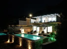 Goldeneye luxury Villas