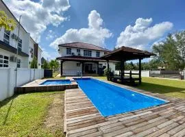 Riverside Bungalow with Pool at Koliba, Casa del Fiume