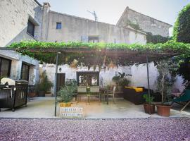 Oustaou de Betty et Bob, hotel a Le Cailar