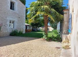 Maison pour 10 personnes avec piscine et proche de la plage, viešbutis mieste Etrė