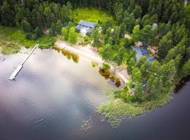 World's End - 2 Luxury Beachfront Villas (425m2), luxury hotel in Mikkeli