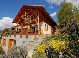 Chalet les Blancs, hotel in Eygliers