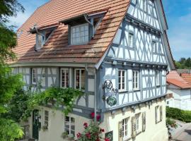 Stevenson House Bed and Breakfast: Oberderdingen'de bir Oda ve Kahvaltı