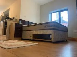 One Lovely Apartmt 1 Double & 2 Camp Beds