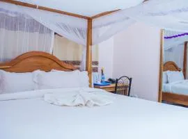 Mzunguu Safari Lodge