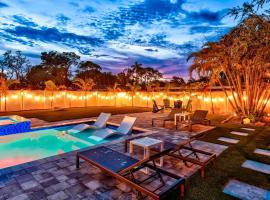 Sleeps 16 Tropical Pool House with Spa near Beach, villa Bradentonban