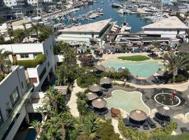 Ocean Village Luxury 2 Bed 2 Bath Apartment - amazing views - pools and jacuzzis, hotel in Gibraltar