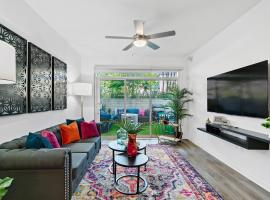 Fairfax District Chic City Oasis 2 BR Apt with Den 136 เซอร์วิสอพาร์ตเมนต์ในลอสแอนเจลิส