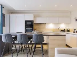 Logement Moderne Luxueux Parking AC côté de la mer
