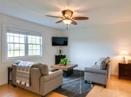 Relax Fireside! Home Less Than 1 Mi to Tryon International, hotel in Mill Spring