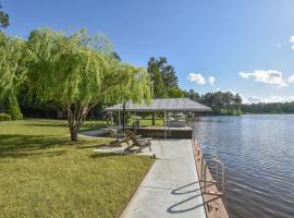 WaterEdge Lake House, hotel with parking in Sanford