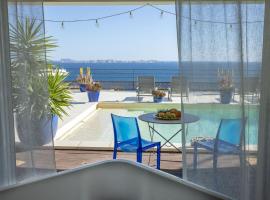 LES SUITES LOVE 2 SPA VUE MER PISCINe, guest house in Marseille