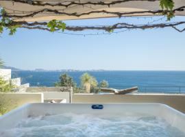 LES SUITES LOVE 3 SPA VUE MER PISCINe、マルセイユのホテル