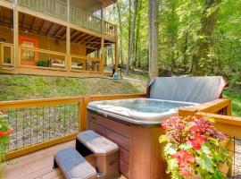 Secluded Murphy Vacation Rental with Private Hot Tub, hotel em Murphy