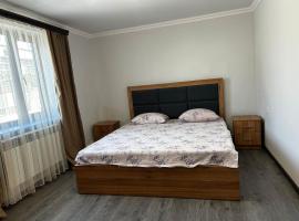 1Cosy apartment near airport EVN, hotel con estacionamiento en Ereván
